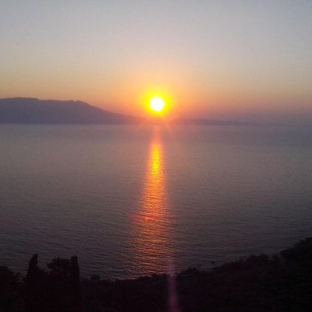 Seaview Studio In Beautiful Setting West From Chania Ravdhoukha Exterior photo