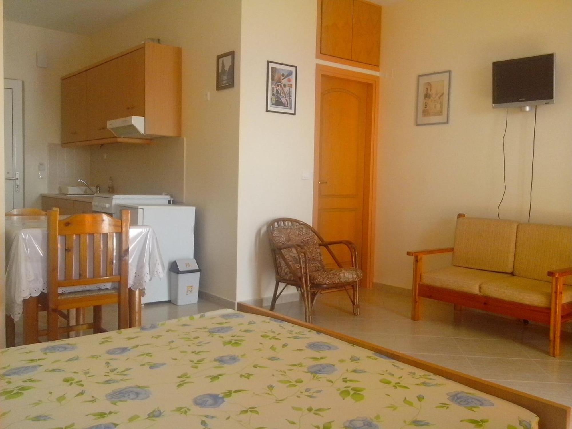 Seaview Studio In Beautiful Setting West From Chania Ravdhoukha Exterior photo
