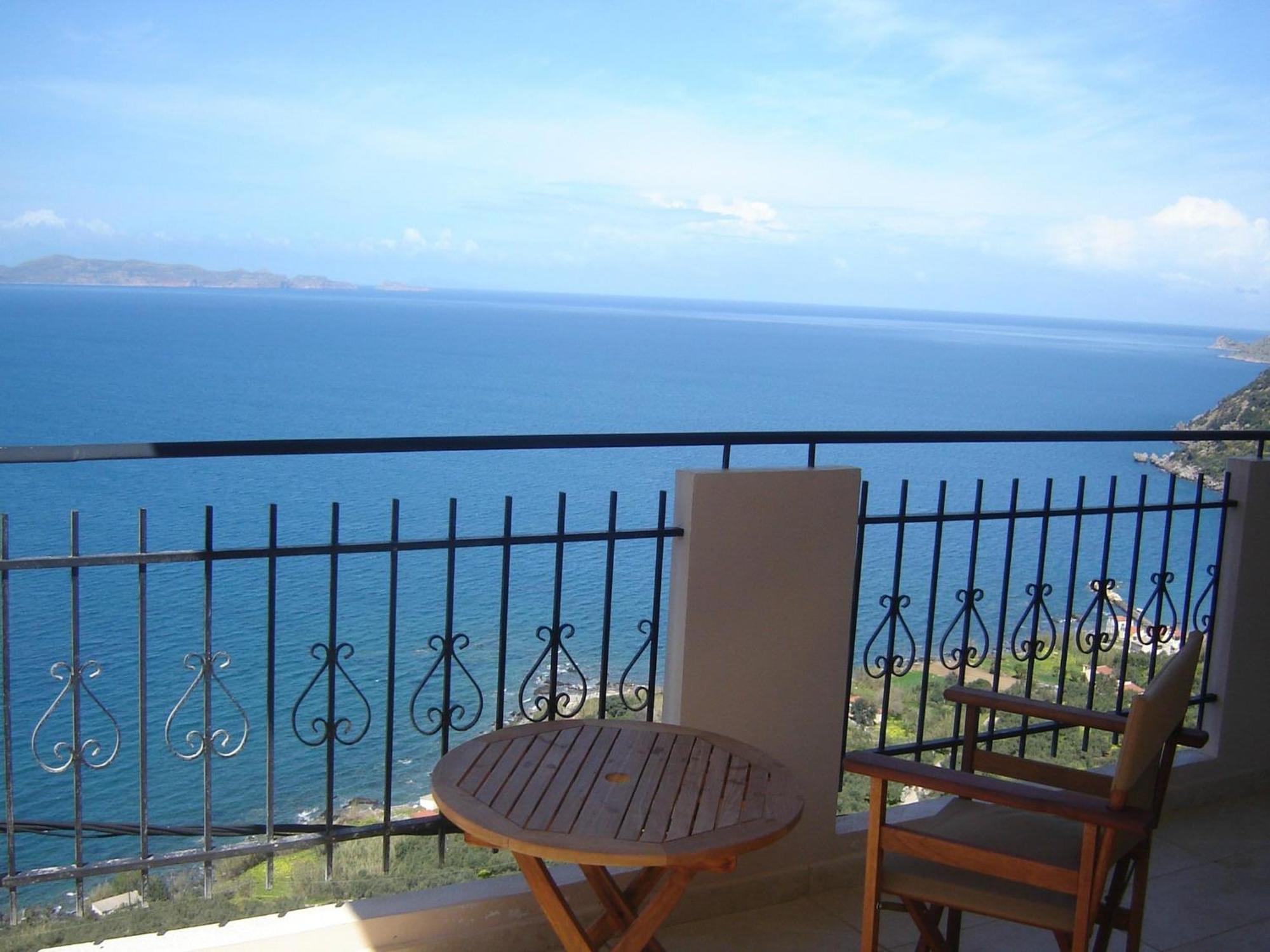 Seaview Studio In Beautiful Setting West From Chania Ravdhoukha Exterior photo