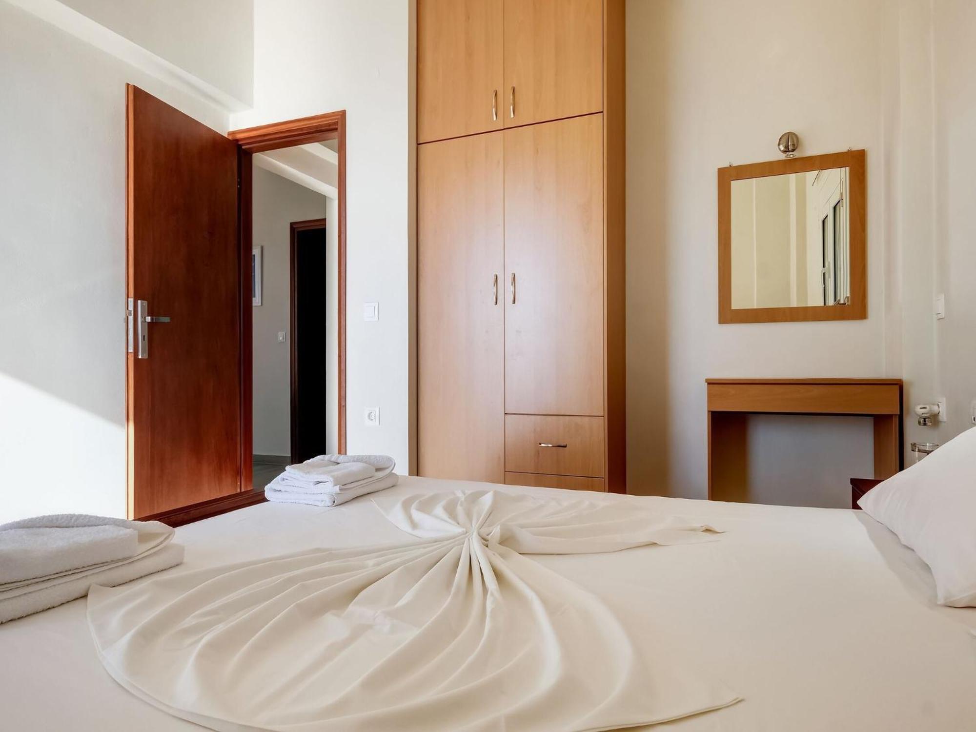 Seaview Studio In Beautiful Setting West From Chania Ravdhoukha Exterior photo
