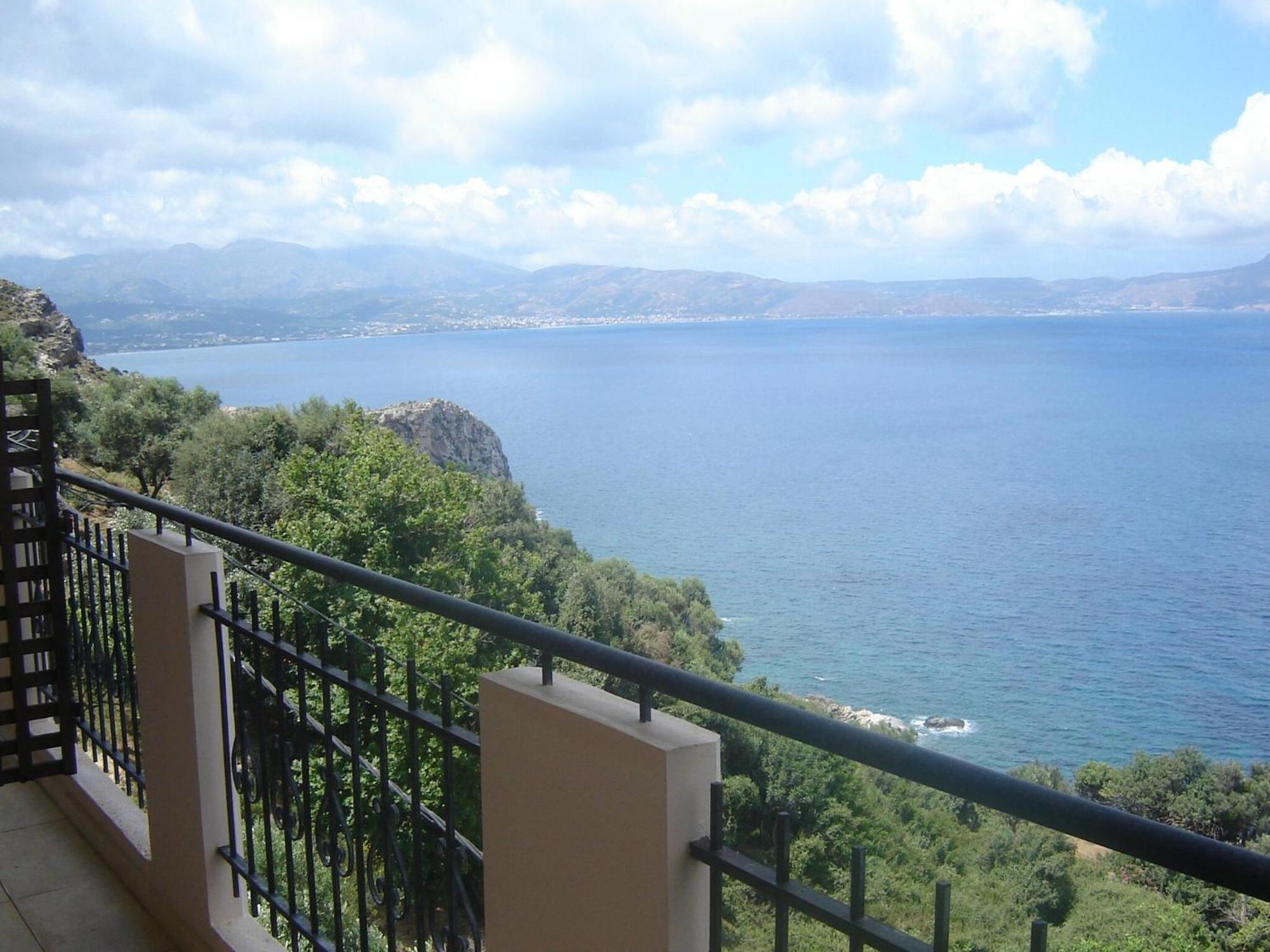 Seaview Studio In Beautiful Setting West From Chania Ravdhoukha Exterior photo